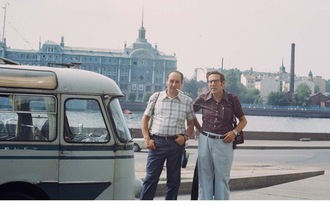 Antonio López Ontiveros a la izquierda, y Antonio López Gómez en San Petersburgo 